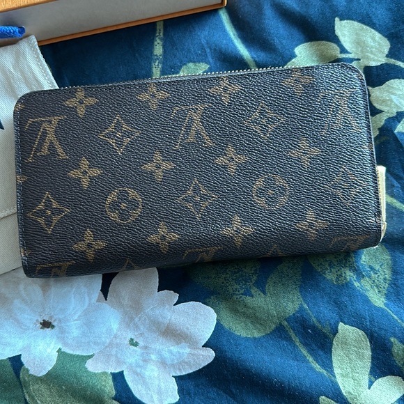 Louis Vuitton Zippy Wallet - Picture 5 of 8
